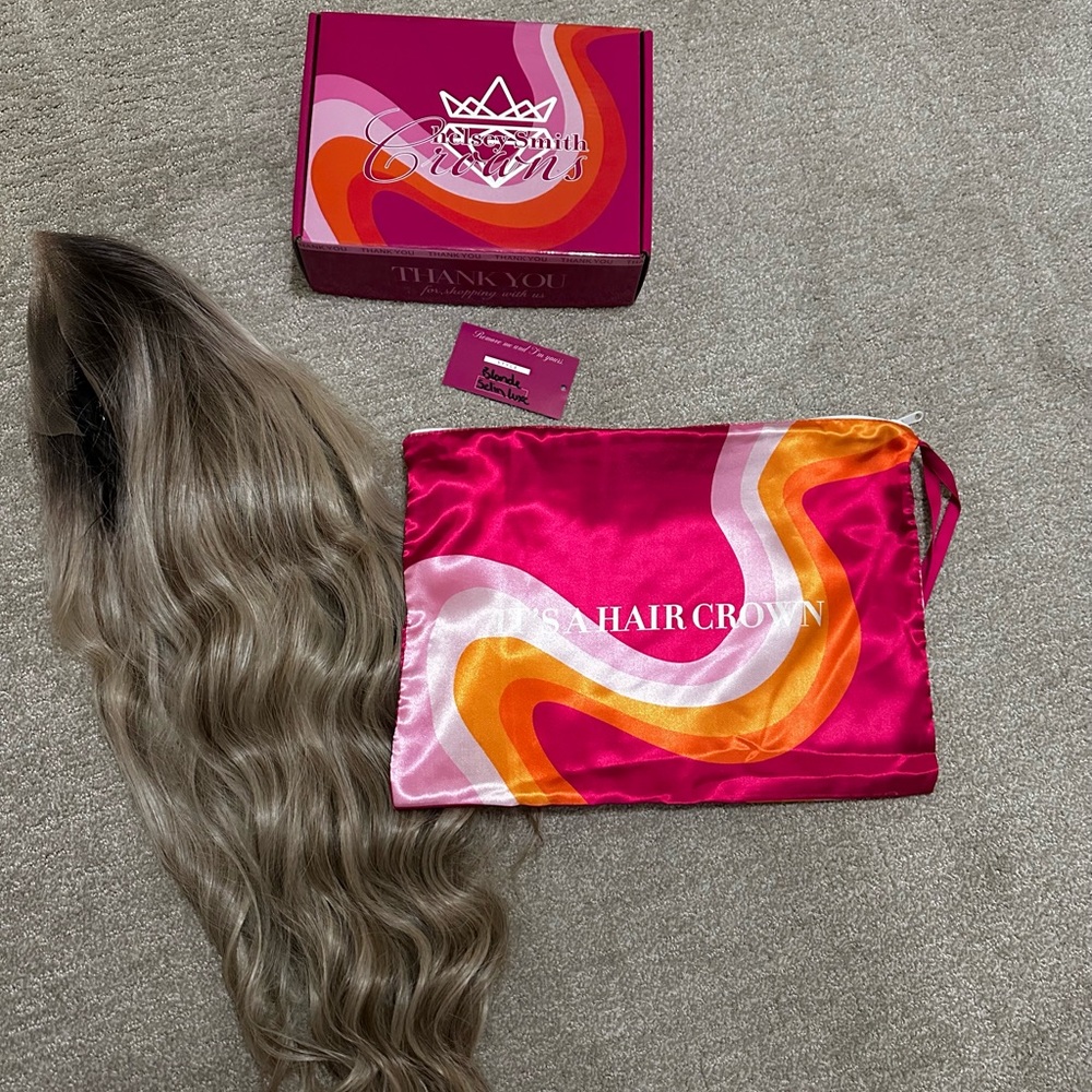 Chelsey Smith Crowns - blonde Selin Luxe